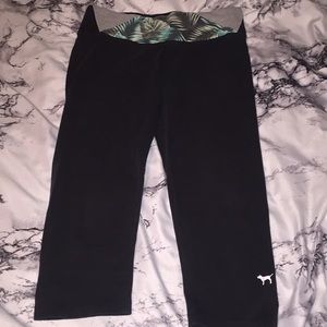 PINK yoga pants with fun palm fronds! 💙